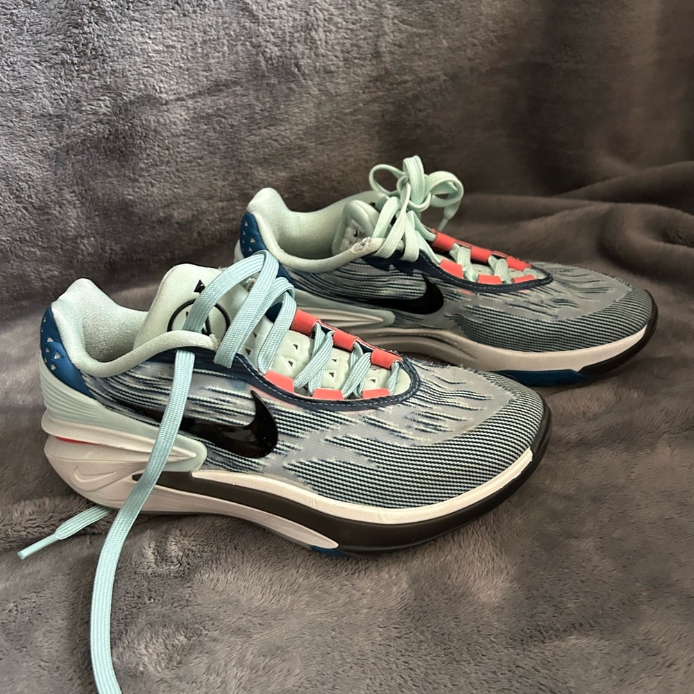 Nike GT cuts basketball shoes